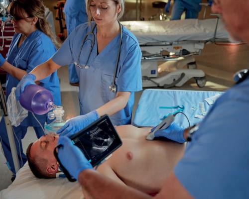 SonoSite iViz手持式超聲儀適合用戶的手掌。 在床邊和現(xiàn)場惡劣的臨床環(huán)境中，它都能提供快速解答。 它結(jié)合了卓越的成像性能，超機動性和單手操作，同時允許操作員與同事協(xié)作并共享信息。 ＃RSNA19 #RSNA＃RSNA2019 #POCUS